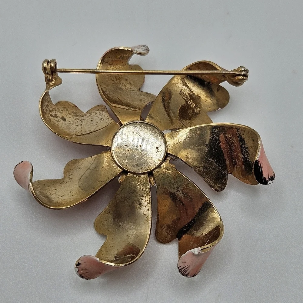 VINTAGE Weiss Signed 3D Pink Enamel Flower Gold Tone Brooch Pin